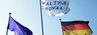 Vlajka s logem Walther Trowal.